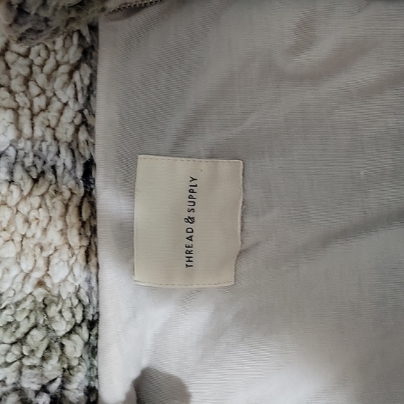 Sherpa zip up/button up - Picture 2 of 4